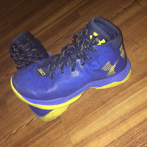 Steph curry basketball shoes 2.5 - Picture 2 of 3